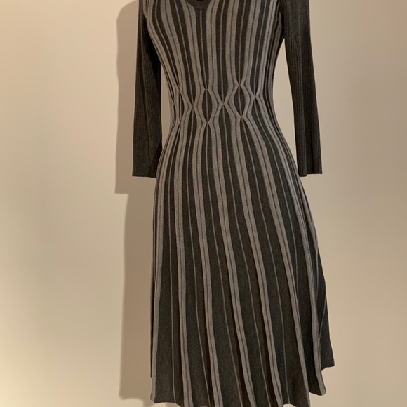 Dress - Picture 6 of 6